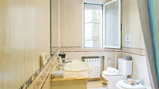Rooms in Madrid Centro - photo 9