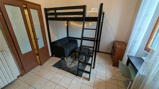 Rooms in Milano Zona 2 - Stazione Centrale, Gorla, Turro, Greco, Crescenzago - photo 1