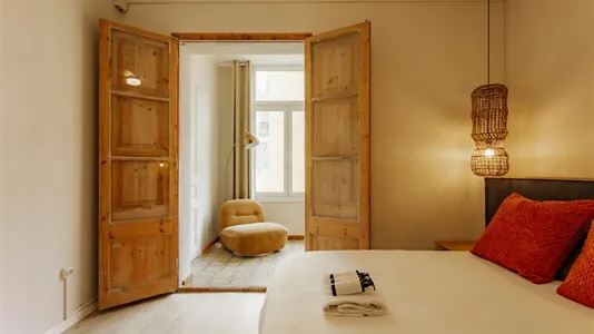 Rooms in Barcelona Ciutat Vella - photo 6