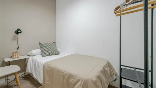 Rooms in Madrid ChamberĂ - photo 4