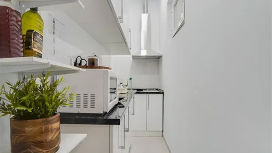 Rooms in Madrid Centro - photo 8