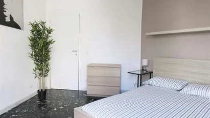 Room for rent in Milano Zona 6 - Barona, Lorenteggio, Milan