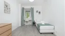 Room for rent, Lisbon (region), &lt;span class=&quot;blurred street&quot; onclick=&quot;ProcessAdRequest(13744780)&quot;&gt;&lt;span class=&quot;hint&quot;&gt;See streetname&lt;/span&gt;[xxxxxxxxxxxxx]&lt;/span&gt;
