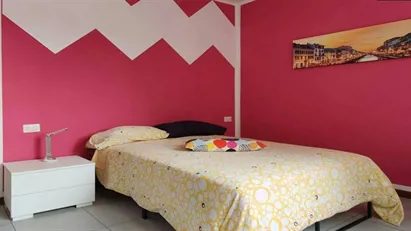 Room for rent in Milano Zona 8 - Fiera, Gallaratese, Quarto Oggiaro, Milan