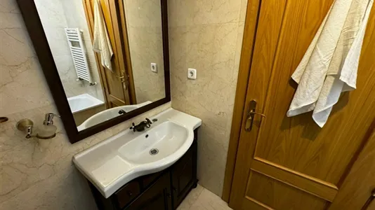 Rooms in El Encinar de los Reyes - photo 7