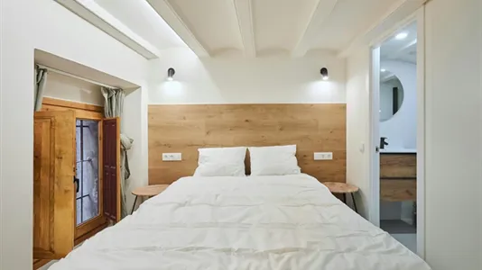 Rooms in Barcelona Ciutat Vella - photo 2
