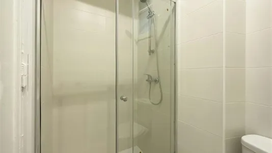 Rooms in Barcelona Ciutat Vella - photo 8