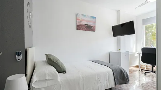 Rooms in Guadalajara - photo 2