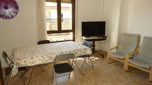 Rooms in Córdoba - photo 10