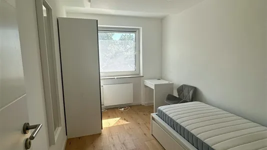 Rooms in Munich Moosach - photo 1