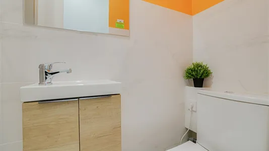 Rooms in Barcelona Ciutat Vella - photo 9