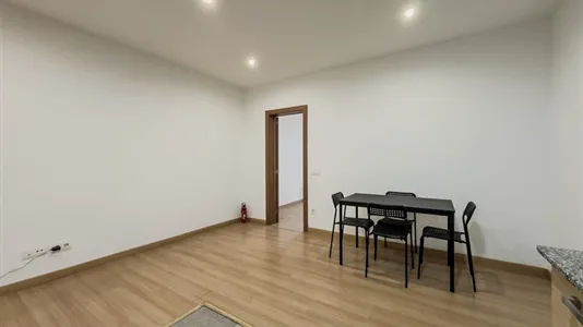 Rooms in Barcelona Ciutat Vella - photo 9