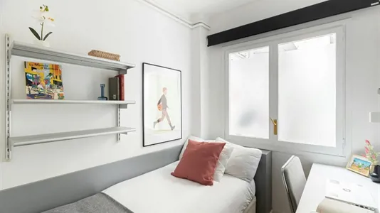 Rooms in Barcelona Eixample - photo 2
