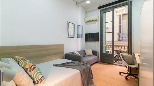 Rooms in Barcelona Ciutat Vella - photo 3