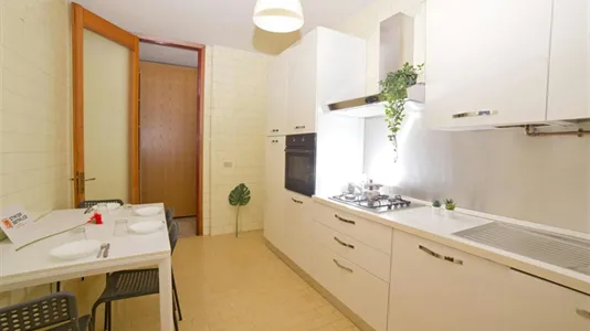 Rooms in Lecco - photo 10