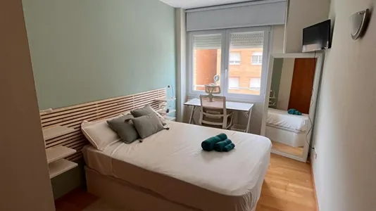 Rooms in Girona - photo 3