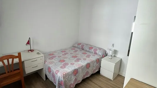 Rooms in Málaga - photo 1