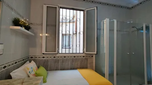 Rooms in Barcelona Ciutat Vella - photo 2