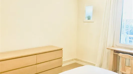 Rooms in Badalona - photo 5