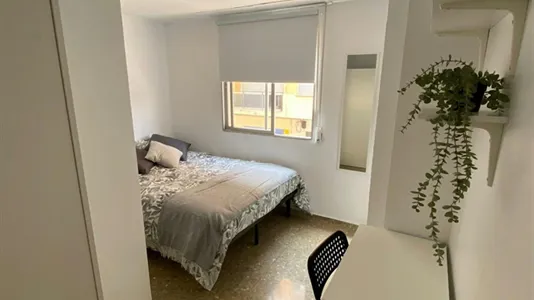 Rooms in Manises - photo 1
