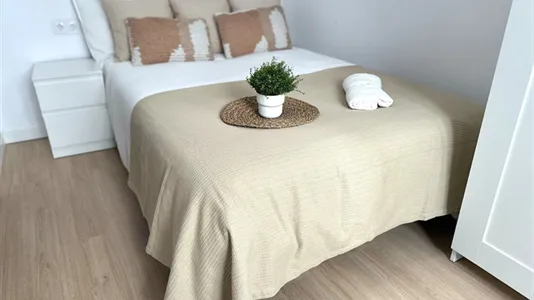 Rooms in el Camí de Vera - photo 4