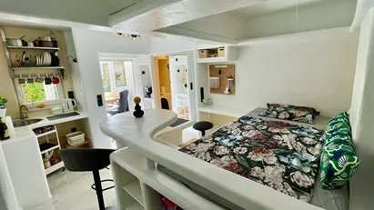 Apartment for rent in Athens Agios Nikolaos, Athens