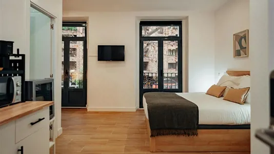 Rooms in Madrid Retiro - photo 2