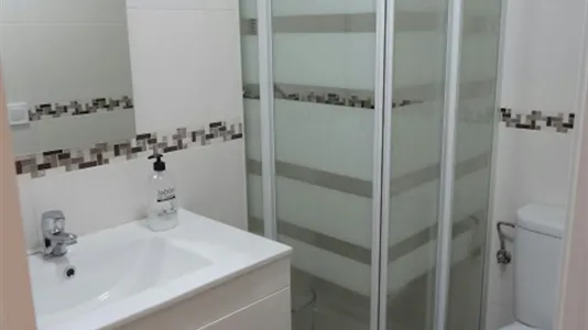 Rooms in Oviedo - photo 7