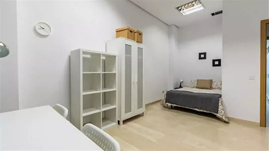 Rooms in Valencia Ciutat Vella - photo 1