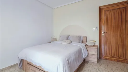 Rooms in Godelleta - photo 1