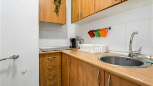 Rooms in Barcelona Ciutat Vella - photo 9