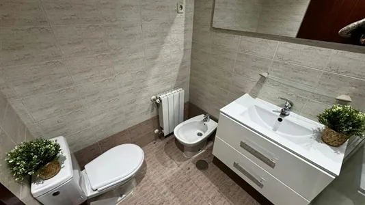 Rooms in El Encinar de los Reyes - photo 9