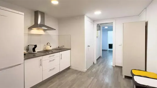 Rooms in Barcelona Ciutat Vella - photo 6
