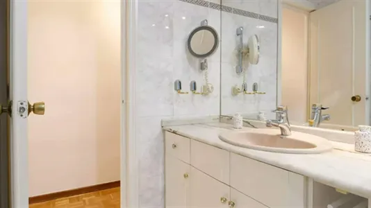 Rooms in Madrid Chamartín - photo 7