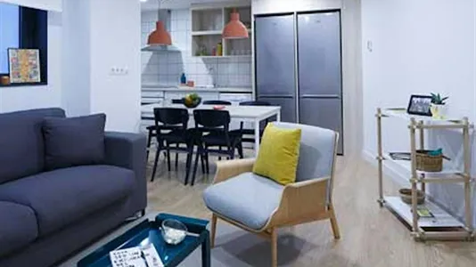 Rooms in Barcelona Sants-Montjuïc - photo 2