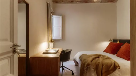 Rooms in Barcelona Ciutat Vella - photo 2