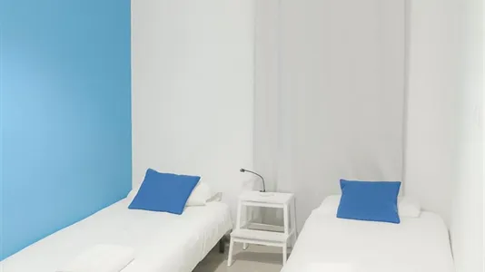 Rooms in Barcelona Ciutat Vella - photo 4