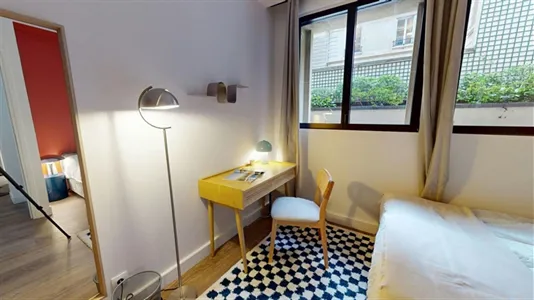 Rooms in Paris 8ème arrondissement - photo 3