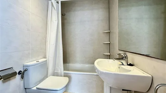 Rooms in Barcelona Sants-Montjuïc - photo 8