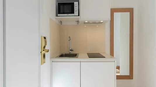 Rooms in Madrid Centro - photo 8