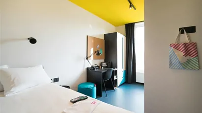 Room for rent in Milano Zona 8 - Fiera, Gallaratese, Quarto Oggiaro, Milan