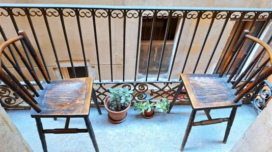 Rooms in Barcelona Ciutat Vella - photo 9