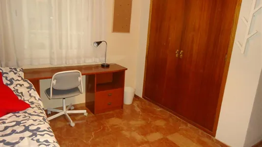 Rooms in Córdoba - photo 4