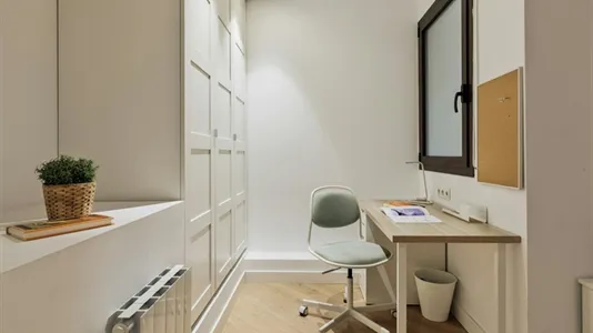 Rooms in Barcelona Eixample - photo 5