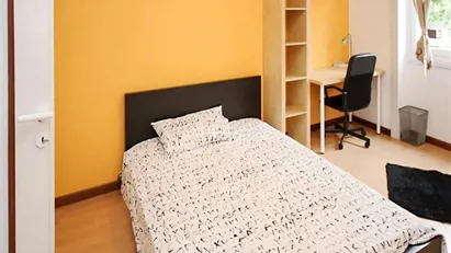 Room for rent in Milano Zona 6 - Barona, Lorenteggio, Milan