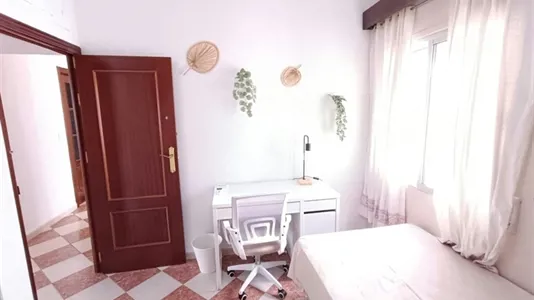 Rooms in Los Bermejales - photo 2
