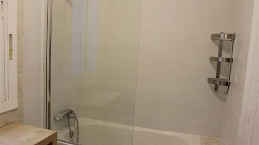 Rooms in Barcelona Ciutat Vella - photo 8