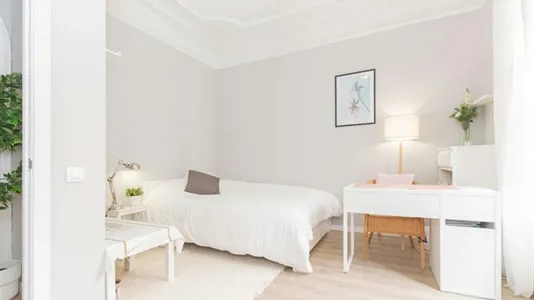 Rooms in Barcelona Eixample - photo 1