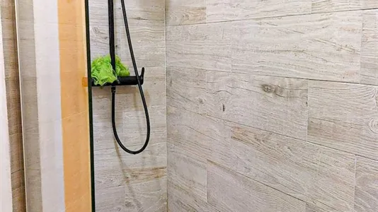 Rooms in Barcelona Ciutat Vella - photo 10