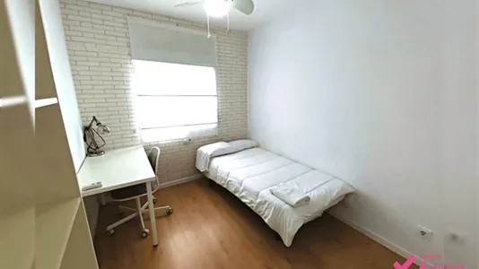 Rooms in el Camí de Vera - photo 2